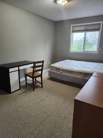 Furnished room available located in South Guelph and close to shopping, restaurants and Guelph Unive...