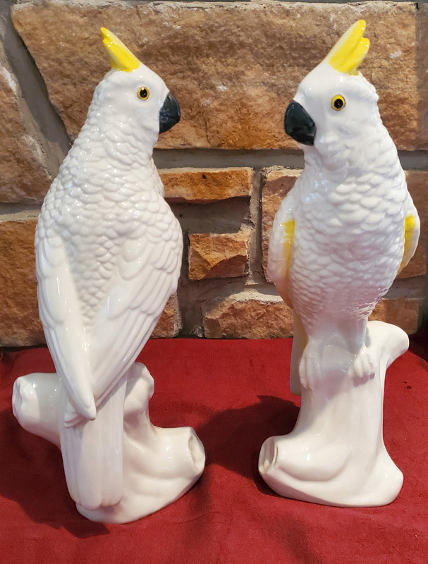 VINTAGE MID-CENTURY MODERN PORCELAIN COCKATOOS in Arts & Collectibles in City of Toronto - Image 4
