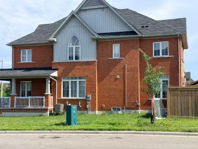4 Bed 3 bath end-unit for rent in a quiet family-friendly neighbourhood. 6 year old house with more...