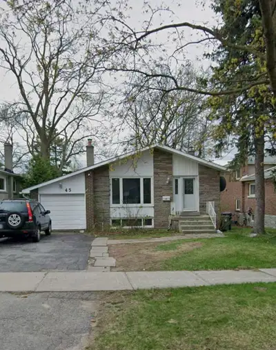 3 Bed • 1 Bath House for Rent Located at Leslie & Finch, this spacious home offers comfort and conve...