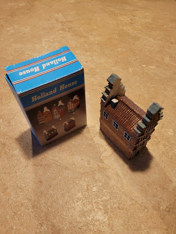 vintage Holland House miniature figurine with original box in Arts & Collectibles in Fredericton - Image 2