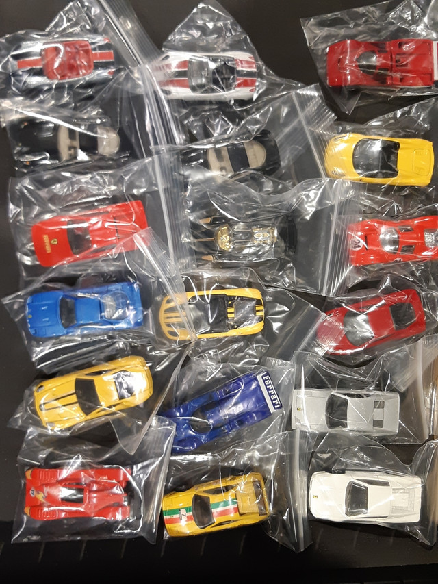 Hotwheels Ferrari's loose various models dans Jouets et jeux  à Laval/Rive Nord
