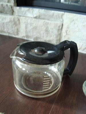 Set of 3 Glassware Items- Coffee Carafe, ase, Pyrex Dish $5/all in Kitchen & Dining Wares in Kitchener / Waterloo - Image 2