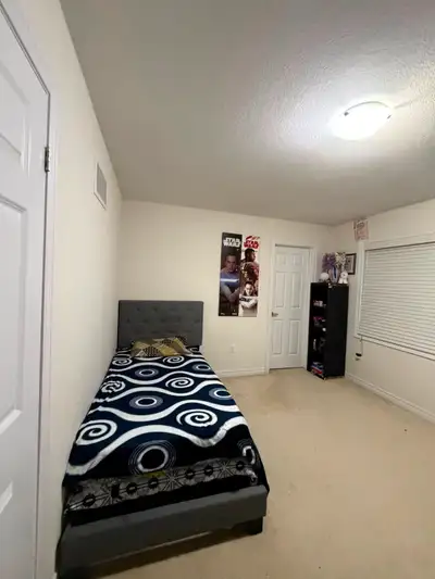 Room for rent in Woodstock available to move in. The location is close to Gurudwara Sahib Grocery st...