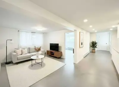 ***LIMITED OFFER 1 MONTH FREE*** Peaceful 4 1/2 (two closed rooms) Newly renovated unit. Open space...