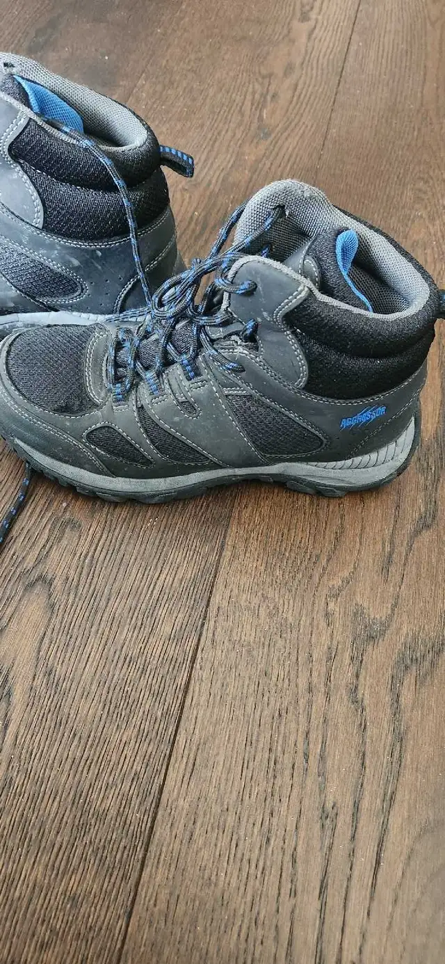 Womens Steel Toe Boots like new. Sz 6 in Women's - Shoes in Calgary - Image 3