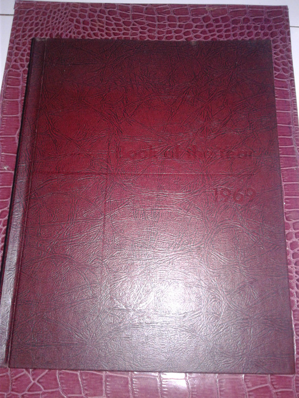 Britannica Book of the Year from 1969-1984 in Other in Kitchener / Waterloo - Image 4