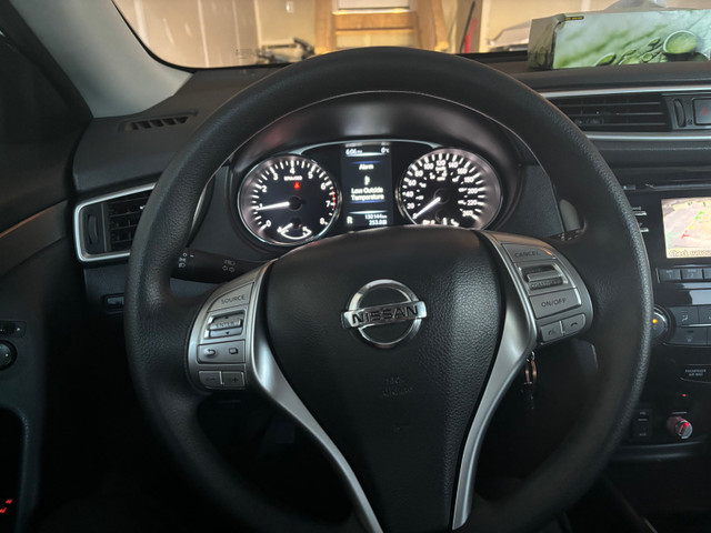 Nissan Rouge 2015 in Cars & Trucks in Edmonton - Image 3