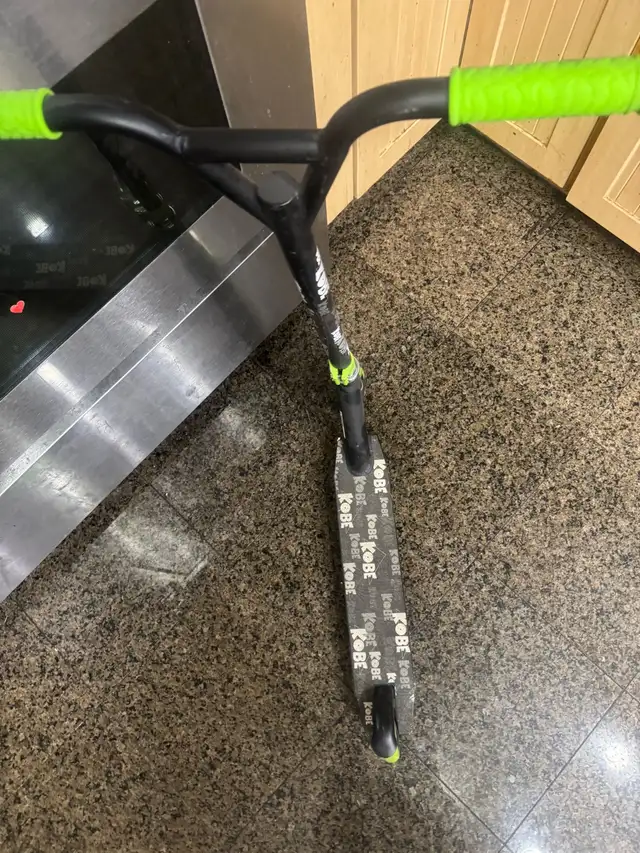 Kobe stunt scooter572869499013058562