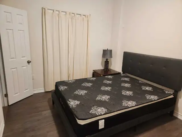 Ensuite bedroom for rent in Bowmanville $1,100 in Room Rentals & Roommates in Oshawa / Durham Region - Image 5