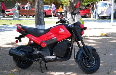2022 Honda Navi 110cc mini motorcycle, basically brand new. Less than 150kms. Bought it for the wife...