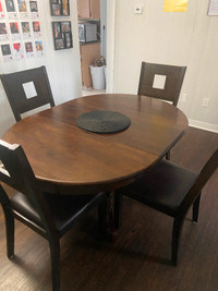 Dining/kitchen table and 4 chairs
