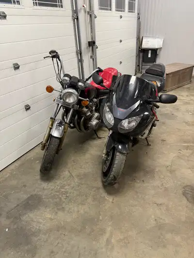2000 CBR900RR 40,000km runs and drives great no issues. Will need new tires. $3000 1981 GS1000L runs...