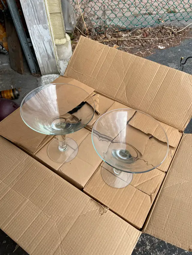 Wedding Vases-Martini Glasses- Card Chest- Marriage Cert Holder in Other in City of Toronto - Image 6