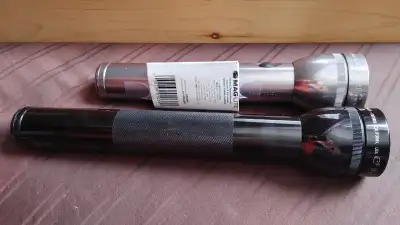 Maglite powerful LED 3volt or 4.5volt Use 2 D size batteries or 3D size ******************* Reach me...