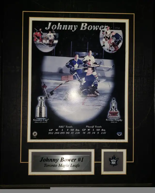 Toronto Maple Leaf Memorabilia in Arts & Collectibles in Grand Bend - Image 3