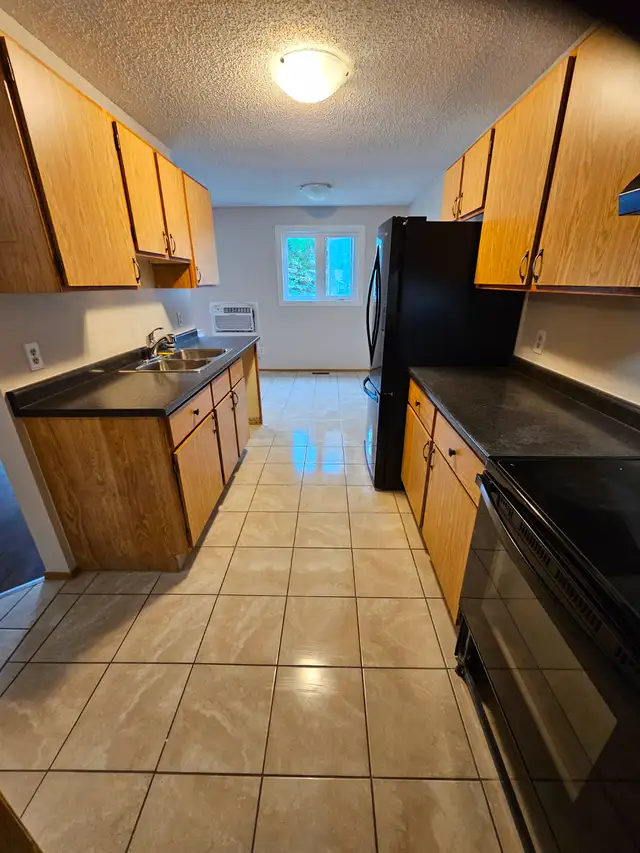 Beautiful 2 Bedroom Condo For Oct / Nov.   Call 306-960-5282