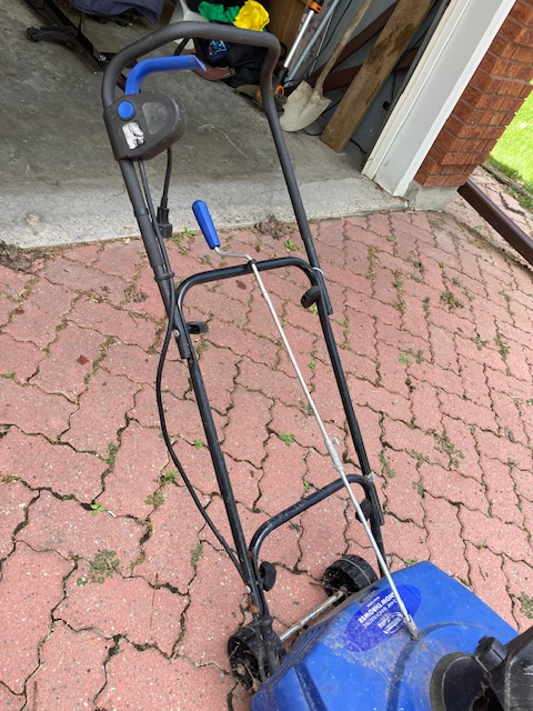 Snow Thrower - Electric in Snowblowers in Oshawa / Durham Region - Image 3