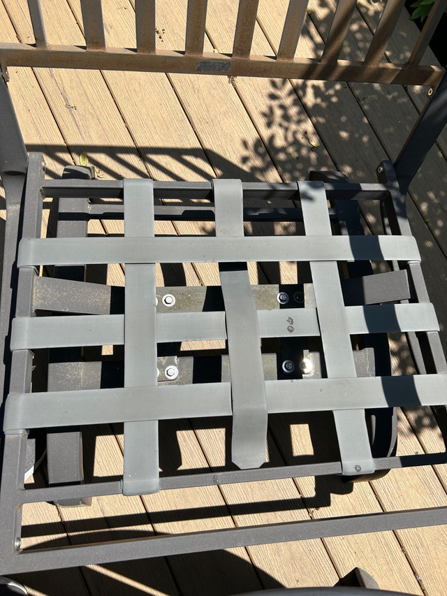 Patio Furniture.  4 Chairs and Table in Patio & Garden Furniture in Oakville / Halton Region - Image 3
