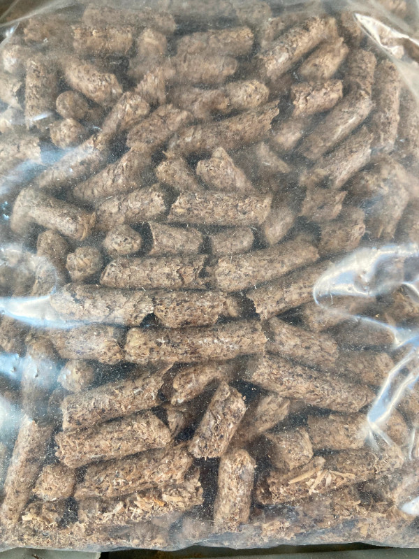High Protein Grain Screenings Pellets for Sale in Farming Equipment in Regina