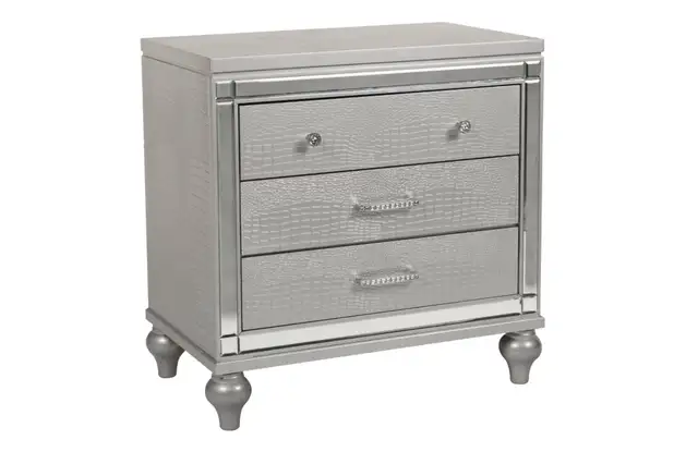 Ensemble de chambre à coucher/ bedroom set Valentino in Dressers & Wardrobes in Longueuil / South Shore - Image 5