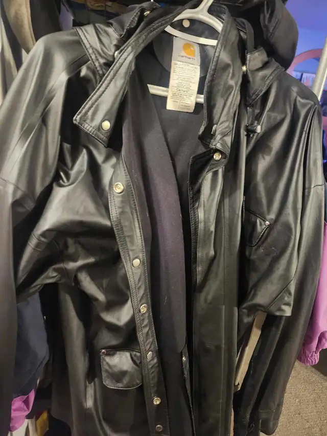 Carhartt Rain Coat in Men's in Calgary - Image 4