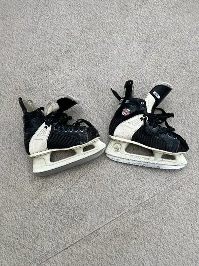 CCM Tacks 605 size 8 hockey skates, View more