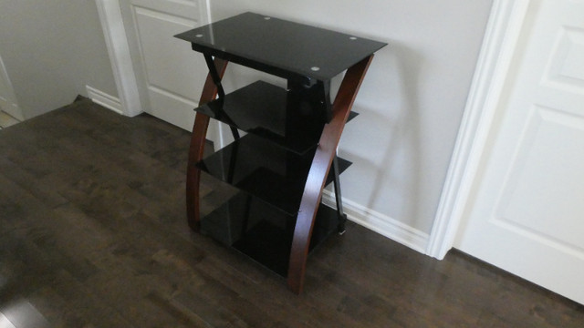 Table audio  4 tablettes en verre. Pieds en bois et métal. dans Autres tables  à Lanaudière