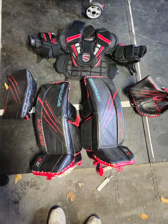Hockey Goalie Equipment in Vaughan in Hockey in Markham / York Region - Image 4