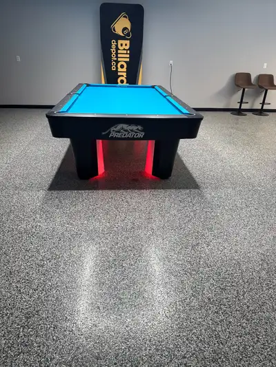 Je vends une table de billard Predator 41/2 X 9 en excellent état avec un tapis neuf et boule arcos....