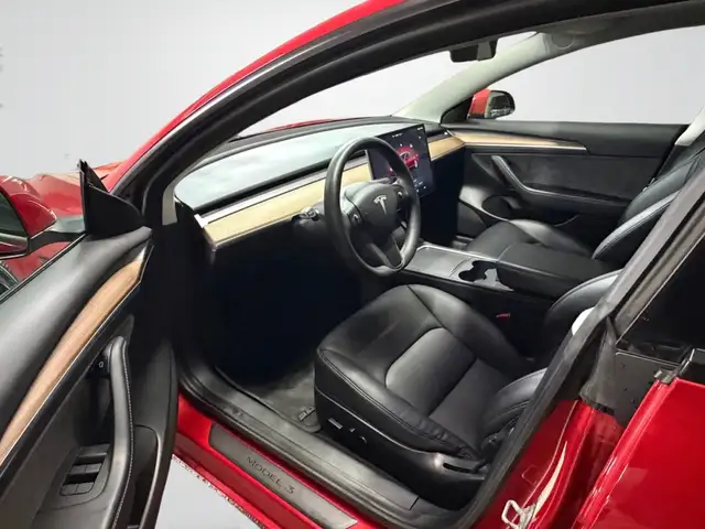 Tesla Model 365709804230530124