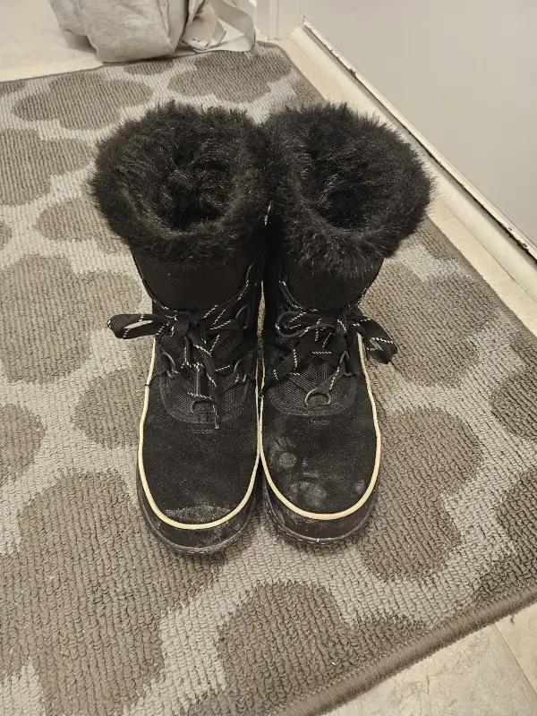Sorel winter boots in Women's - Shoes in Markham / York Region - Image 3