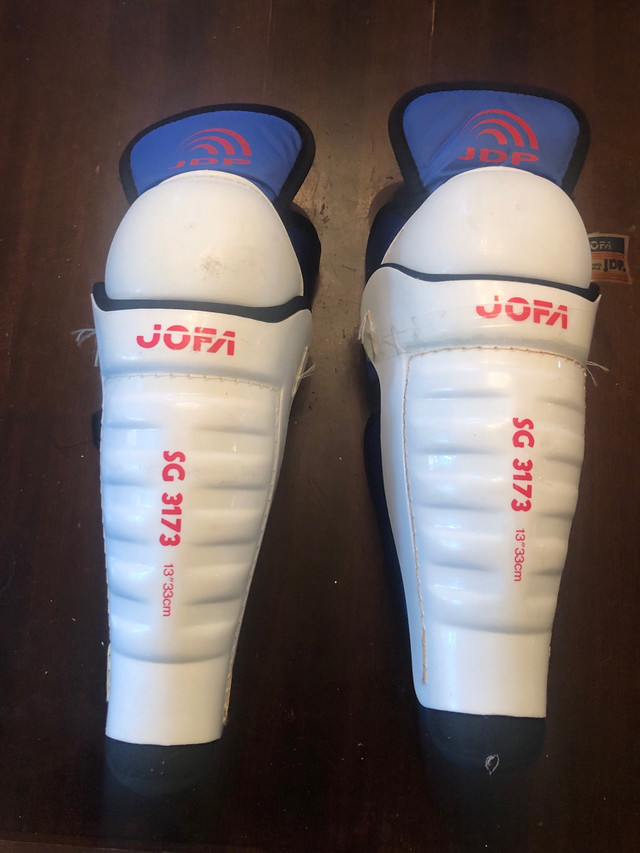 Hockey Gear. Knee Pads. Shin Pads. 13”/33 cm. in Hockey in Edmonton