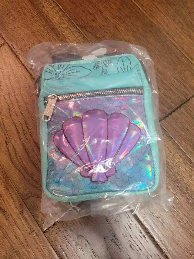 New Little Mermaid purse  in Women's - Bags & Wallets in Barrie - Image 2