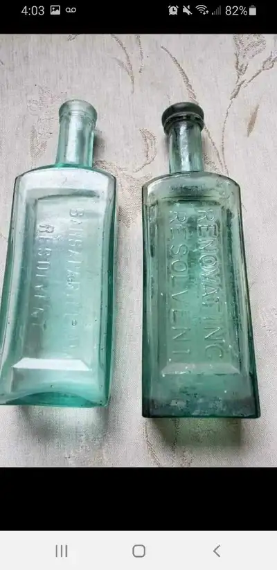 Old r.r.r. radways old bottles two defferant ones in mint condition 200 cash shipping extra