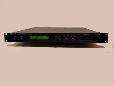 ROLAND U220 SYNTHESIZER RACKMOUNT MODULE This unit has been rack mounted in a studio. Never used on...