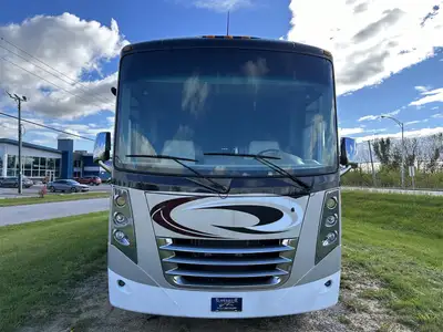 VR de luxe FULL PAINT, classe A, moteur 320 Hp, 37 pieds, 3 extensions. Antenne télé, 2 auvents élec...