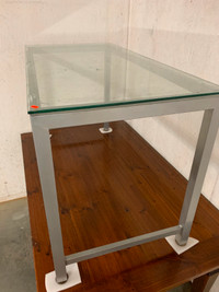 Petite table en verre