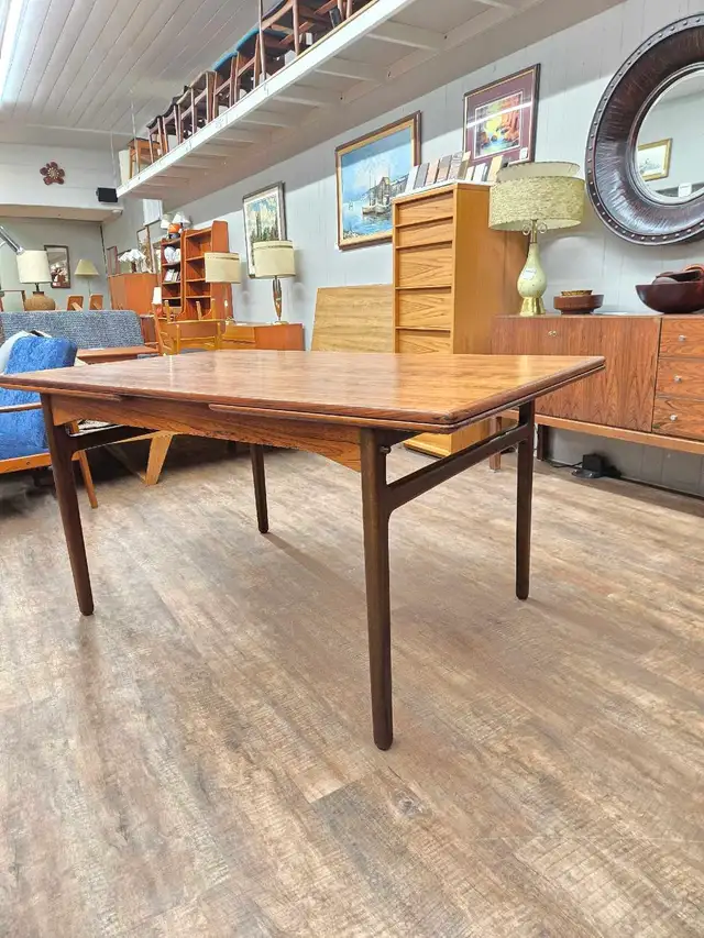 Mid century modern furniture  in Dining Tables & Sets in Stratford - Image 3
