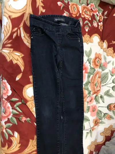 Very stretchable flexible waist size 0. Excellent condition. Look almost new. Worn couple of times.