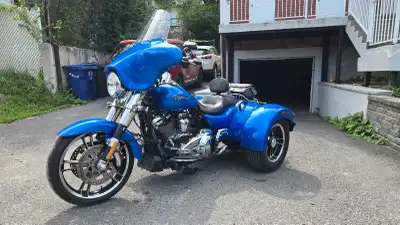 Harley-Davidson Freewheeler Electric Blue couleur rare fait tourner les têtes – Milwaukee 107 - 30 9...