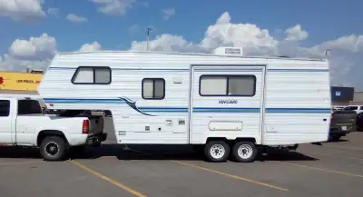 1998 Vanguard 5th Wheel Camper; 27 Foot long; Master bedroom in front; 2 bunk beds in the back; For...