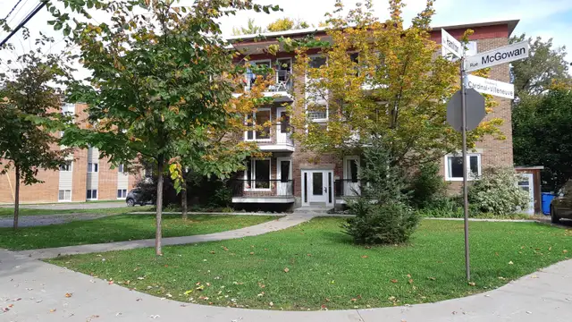 Joli 41/2 demi-sous-sol très intéressant