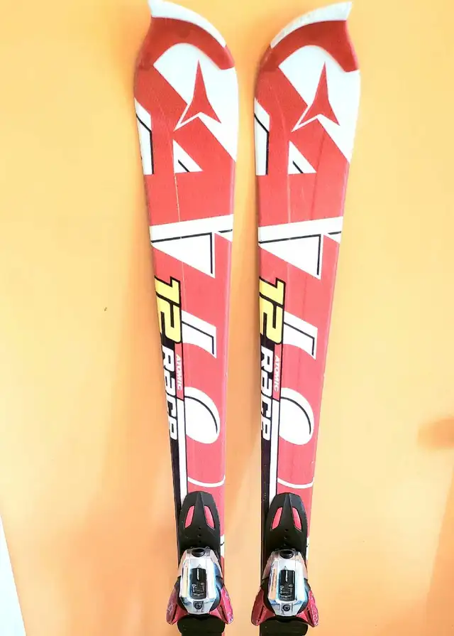 Skis alpin  atomic race 12 SL. Taille 137 CM. in Ski in City of Montréal - Image 2