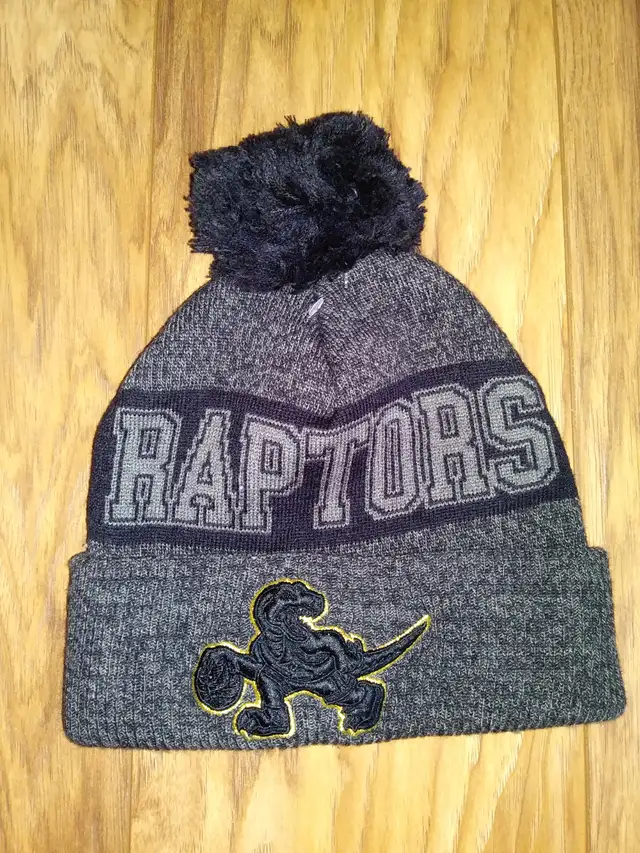 Toronto Raptors Black & Gold NWT Beanie Toque