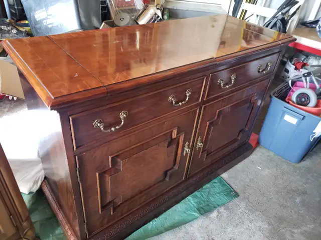 Amber colored cabinet in Bookcases & Shelving Units in Ottawa - Image 2