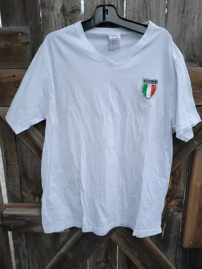 Men's Italia v neck t-shirt size XXL, View more