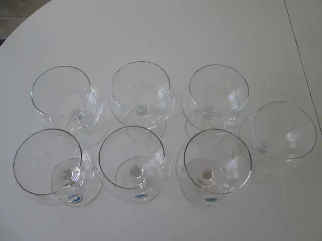 Crystal  Wine/Dessert Glasses Czechoslovakia 7 Large in Kitchen & Dining Wares in City of Montréal - Image 2