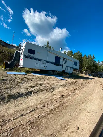 Off grid 5 th wheel Wood stove outhouse, generator ok. Ibex valley