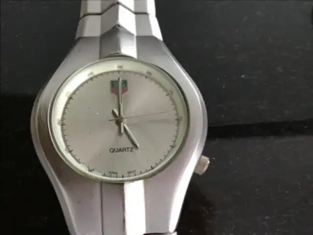 AUTHENTIC TAG HEUER MENS WATCH in Jewellery & Watches in City of Montréal - Image 3